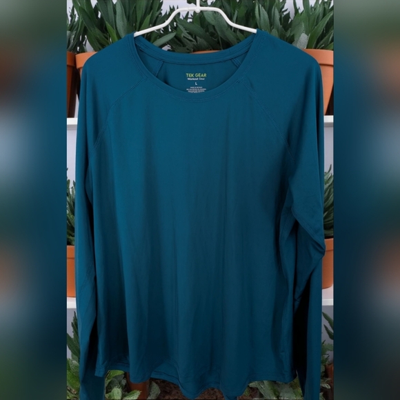 Tek Gear Adaptive Long Sleeve Performance Tee Size: LARGE, (EUC) - Picture 5 of 8